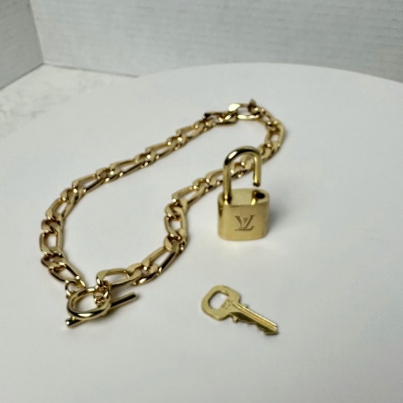 Louis Vuitton Lock and Key Lot 306 - Picture 5 of 6